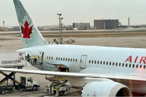 எயார் கனடா விமானப் பயணிகளுக்கான அறிவிப்பு | Air Canada Flight Attendants Serve 72 Hour Strike