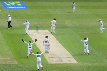 என்ன ஆச்சு? பந்துவீச்சாளருக்கே தெரியாமல் அவுட் ஆன வீரர்! ஏமாற்றத்துடன் வெளியேறிய வீடியோ