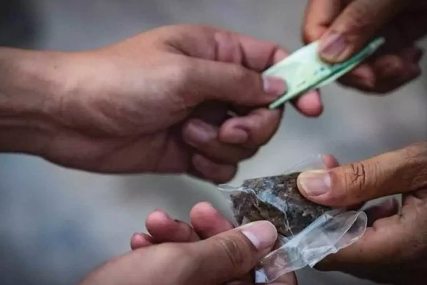 30 வயது பெண்ணின் மோசமான செயல் | Bad Act By A 30 Year Old Woman Drug Sale