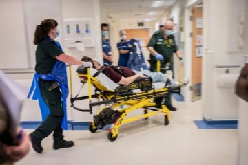 பிரித்தானியாவுக்குள் நுழைந்தது புதிய கொரோனா வைரஸ்: மாஸ்க் கட்டுப்பாடுகளை அறிமுகப்படுத்தின சில நாடுகள்