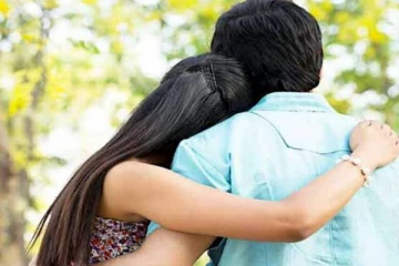 கள்ளக்காதலுக்கு குறுக்கே நின்ற தந்தை.. கோபத்தில் மகள் செய்த காரியம் - அதிர்ச்சி!