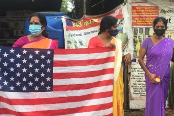 தீபாவளி தினத்திலும் காணாமல் ஆக்கப்பட்டோரின் உறவுகள் வவுனியாவில் கவனயீர்ப்பு போராட்டம்