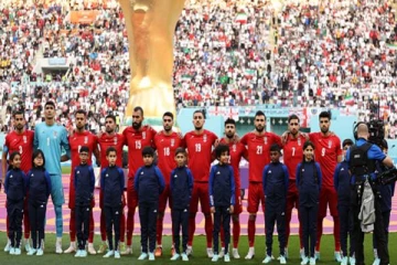 கால்பந்து உலக கோப்பை போட்டியின் போது தேசிய கீதம் பாடாமல் நின்ற வீரர்கள்!