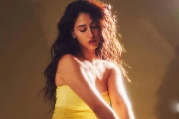 மஞ்சக்காட்டு மைனாவாக நடிகை திஷா பதானி வெளியிட்ட கிளாமர் போட்டோஸ்