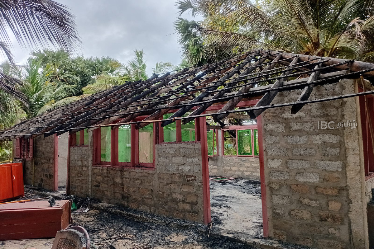 யாழில் இடம்பெற்ற அனர்த்தம் தீயில் எரிந்து நாசமாகிய சிறுவர் ஆற்றல் மையம் | Children S Energy Center Fire In Jaffna