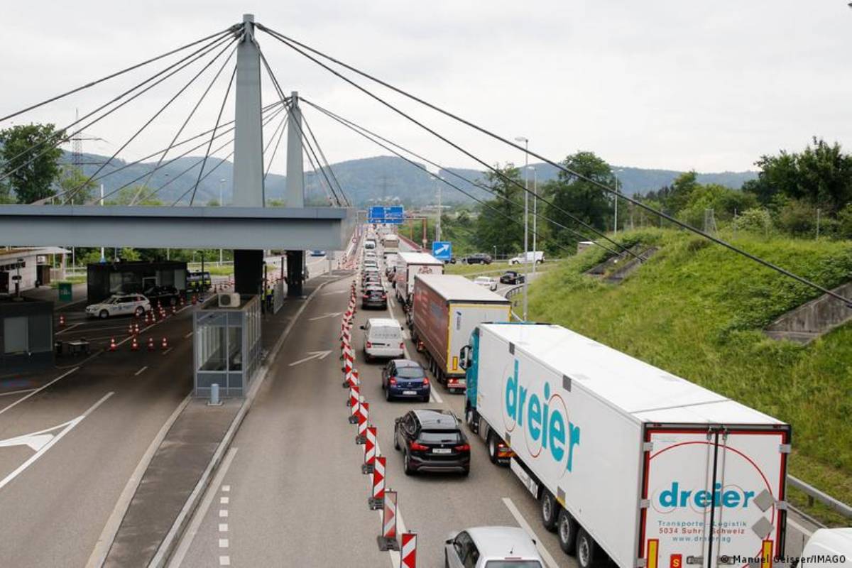 ஜேர்மன் எல்லையில் பெரும் பரபரப்பை உருவாக்கிய ஒரு சம்பவம் | Rheinfelden Border Closed Checking For Explosives ஜேர்மன் எல்லையில் பெரும் பரபரப்பை உருவாக்கிய ஒரு சம்பவம் | Rheinfelden Border Closed Checking For Explosives