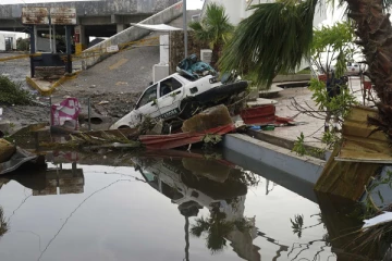 மெக்சிகோவைப் பந்தாடிய ஓடிஸ் சூறாவளி; உயிரிழந்தோர் எண்ணிக்கை அதிகரிப்பு