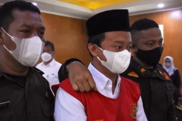 13 பள்ளி மாணவிகளை சீரழித்த ஆசிரியருக்கு மரண தண்டனை விதிப்பு