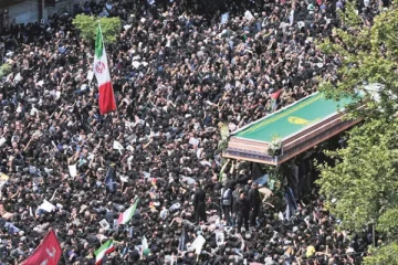 இப்ராஹிம் ரைசி இறுதிப்பயணம்; அலைகடலென திரண்டு அஞ்சலி செலுத்திய மக்கள்