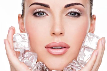 முகத்தில் சுருக்கங்களை தடுக்கும் ஐஸ்கட்டி மசாஜ்! இது தெரியாமல் போச்சே