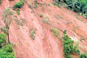 දිස්ත්‍රික්ක 05කට නායයෑම් අනතුරු ඇඟවීම් තවදුරටත්.. (PHOTOS)