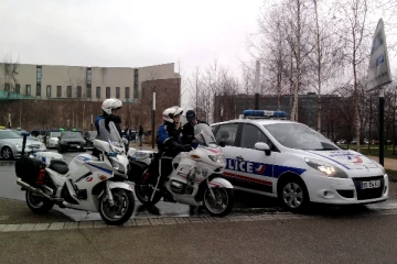 பிரான்சில் யூதவழிபாட்டுதலத்தை எரிக்க முயன்றவர் சுட்டுக்கொலை