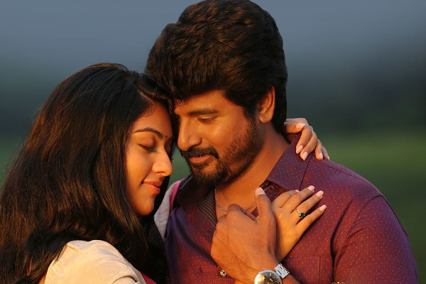 ஆள் அடையாளம் தெரியாமல் போன சிவகார்த்திகேயன் பட நடிகை.. லோ ஆங்கிள் சேலையில் மின்னும் புகைப்படம்.. | Anu Emmanuel Latest Photoshoot Viral