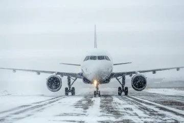 திடீரென  நிறுத்தப்பட்ட  8 ஆயிரத்திற்கும் மேற்பட்ட விமான சேவைகள்