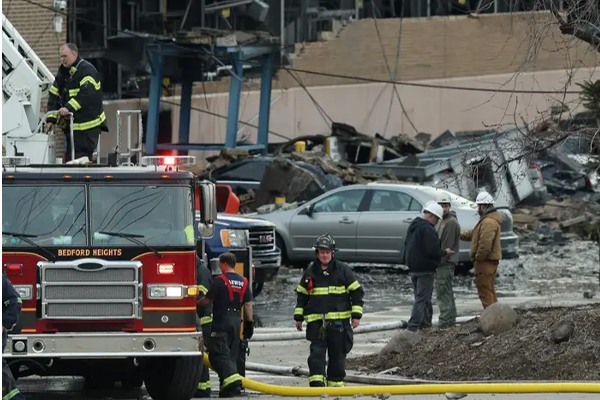 அமெரிக்கா உலோக தொழிற்சாலை ஒன்றில் வெடிவிபத்து | Explosion At An American Factory