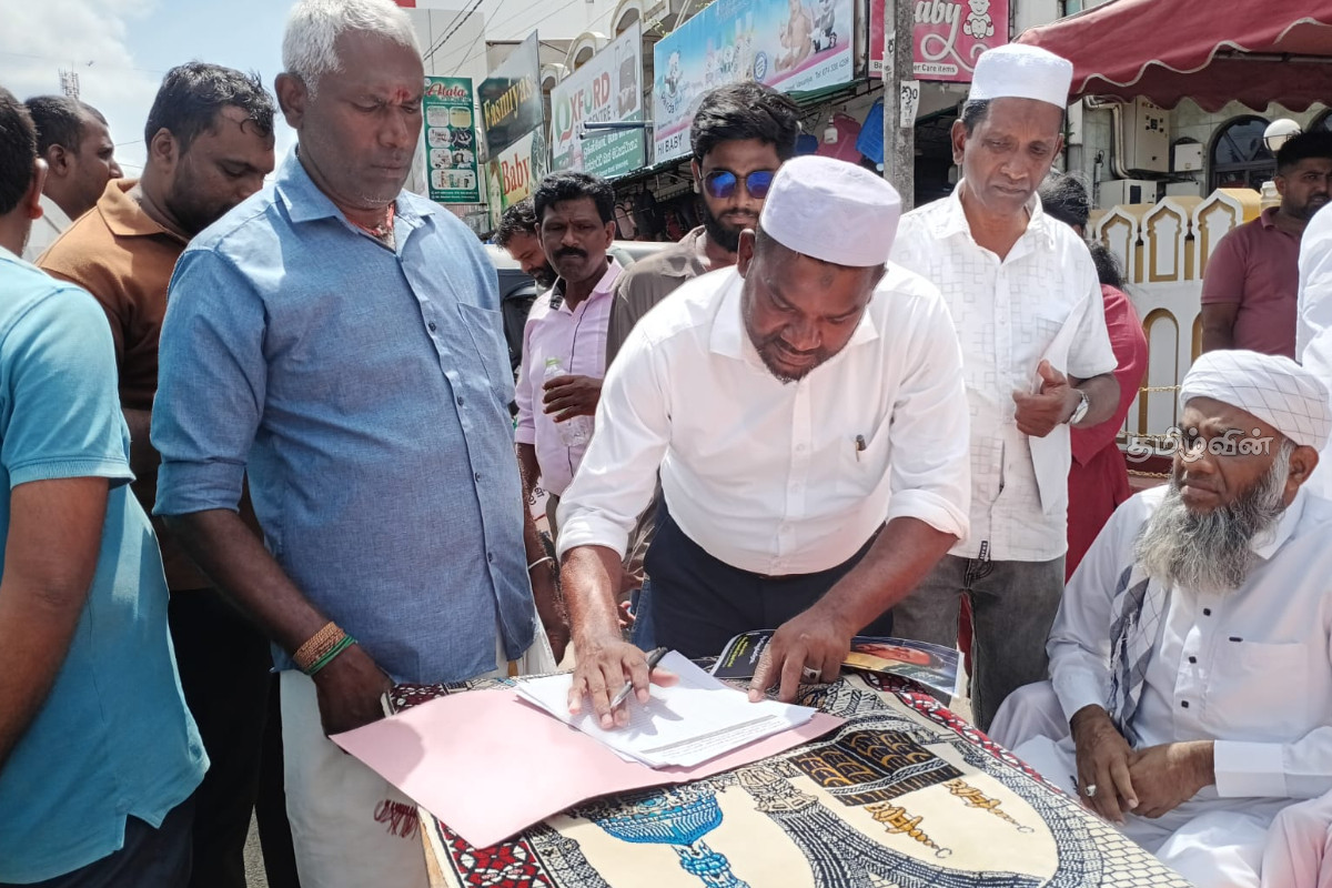 வவுனியாவில் அனோஜனுக்காக ஒன்றிணைந்த மக்கள் | 3 Groups Gather Vavuniya Demand Anojan S Release வவுனியாவில் அனோஜனுக்காக ஒன்றிணைந்த மக்கள் | 3 Groups Gather Vavuniya Demand Anojan S Release