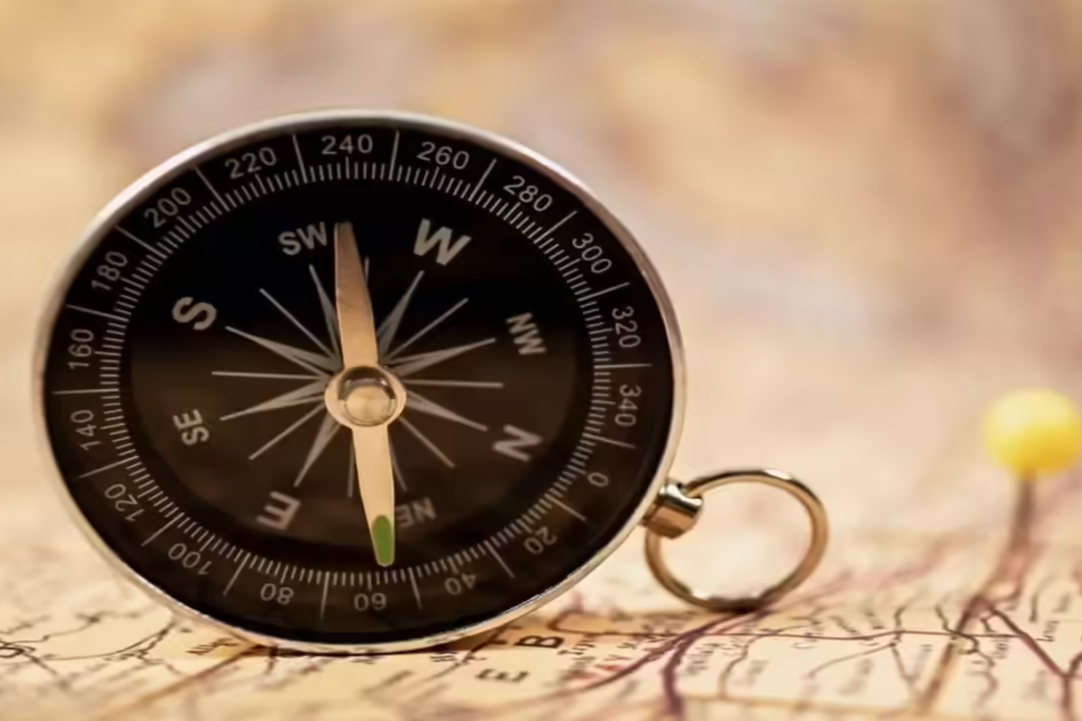 வாஸ்து: வடக்கு திசையில் என்ன பொருட்கள் வைக்கலாம்? வைக்கக்கூடாது? | Why North Direction Is Important In Vastu