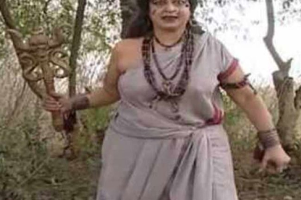 தென்னிலங்கையை கட்டுப்பாட்டில் வைத்திருக்கும் பெண் மந்திரவாதி! சிக்கிய இராணுவ அதிகாரி - ஐபிசி தமிழ்