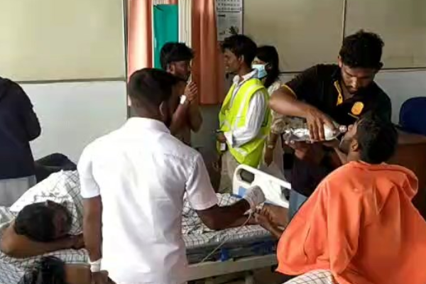 குளவி கொட்டுக்கு இலக்காகிய ருஹூணு பல்கலை மாணவர்கள் | Ruhuna University Students Targeted By Wasp Sting