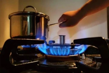 கேஸ் சிலிண்டர் நீண்ட நாட்களுக்கு இருக்கணுமா? அப்போ இப்படி செஞ்சி பாருங்க