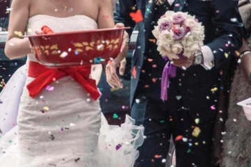 විවාහයක් අතරතුර මනාලයාගෙ පරණ පෙම්වතියන් එක්රැස්වෙයි - අපහසුතාවයට පත් වූ මනාලයා පරණ පෙම්වතියන්ගෙන් සමාව ඉල්ලලා..