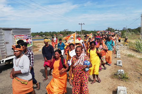 வெருகலம்பதி சித்திரவேலாயுத சுவாமி ஆலய மகோற்சவம்: பக்தர்கள் புடைசூழ எட்டு நாள் பாதயாத்திரை(Photos) | Batticaloa Temple Mahakotsava Padayathra Completed
