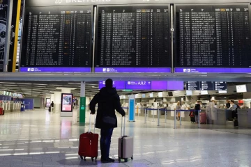 ஜெர்மனி விமான நிலையத்தில் தமிழ் மருத்துவருக்கு நேர்ந்த நிலை!