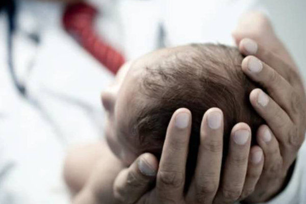 கொழும்பில் கடவுச்சீட்டு அலுவலகத்தில் பிறந்த குழந்தை! | A Baby Born At The Passport Office In Colombo