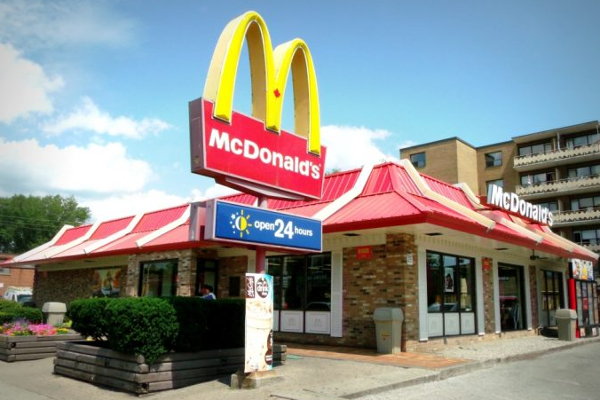 உக்ரைன் மீது தாக்குதல் எதிரொலி - ரஷ்யாவில் அனைத்து உணவகங்களை மூட மெக்டொனால்டு அறிவிப்பு - தமிழ்நாடு