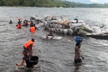 காங்கோவில் ஏரியில் கவிழ்ந்த வணிக படகு: 12 பேர் வரை உயிரிழப்பு