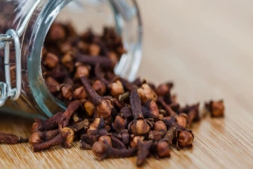 கிராம்பின் மருத்துவக்குணங்கள் : தினமும் இரண்டு கிராம்பு சாப்பிட்டால் இவ்வளவு நல்லதா?