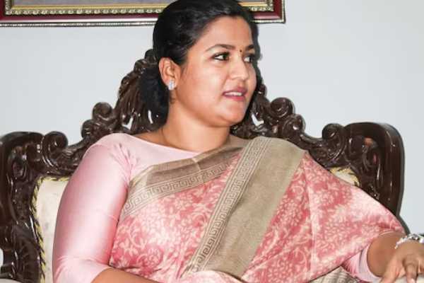 விஜய்யின் தவெக கட்சியில் இணைந்த பிரபல நடிகை!! யார் இவர்.. | Rajini Movie Fame Actress Joins Vijay S Tvk Party விஜய்யின் தவெக கட்சியில் இணைந்த பிரபல நடிகை!! யார் இவர்.. | Rajini Movie Fame Actress Joins Vijay S Tvk Party