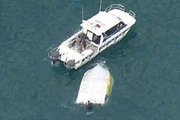 கடற்படை படகுகள் ஒன்றுடன் ஒன்று மோதல்:கடற்படை வீரர் காணாமல் போயுள்ளார்