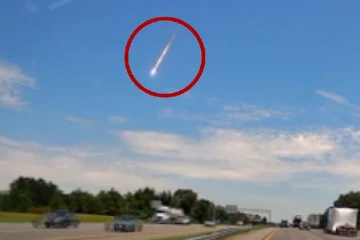 அமெரிக்காவில் உள்ள வீடொன்றில் விழுந்த விண்கல்