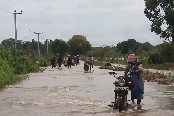 பேரிடரில் வடக்கு உள்ளுராட்சி தலைவர்கள் செயற்பட்ட விதம் குறித்து அமைச்சர் பாராட்டு | Disaster Jaffana Bimal Ratnayaka