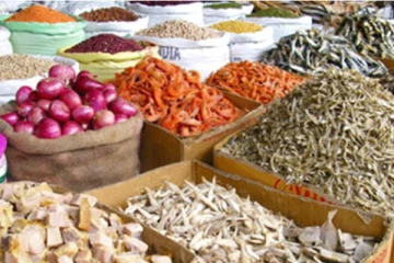 අත්‍යවශ්‍ය භාණ්ඩ රැසක මිල පහළට..හෙට සිට තවත් දෙයක් අඩු කරයි..