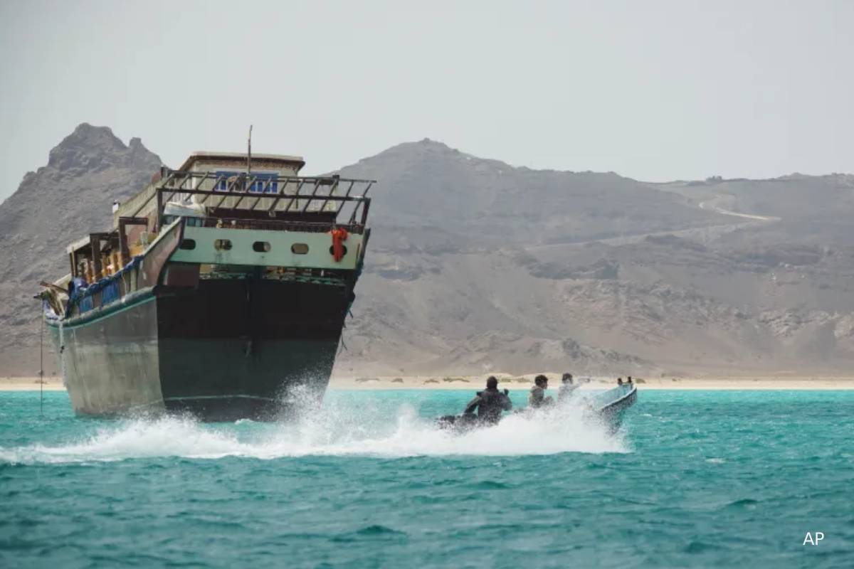 ஹார்முஸ் முற்றுகையைக் கைவிடுங்கள்... ஈரானின் அதிரடி நகர்வால் ட்ரம்பிடம் கெஞ்சும் சவுதி அரேபியா | Hormuz Blockade Saudis Beg Trump ஹார்முஸ் முற்றுகையைக் கைவிடுங்கள்... ஈரானின் அதிரடி நகர்வால் ட்ரம்பிடம் கெஞ்சும் சவுதி அரேபியா | Hormuz Blockade Saudis Beg Trump