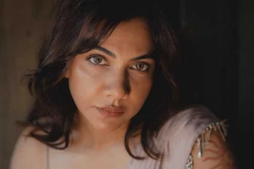 லியோ பட எலிசா தாஸ்-ஆ இது!! பார்வையால் வாய்ப்பிளக்க வைக்கும் நடிகை மடோனா செபாஸ்டியன்..