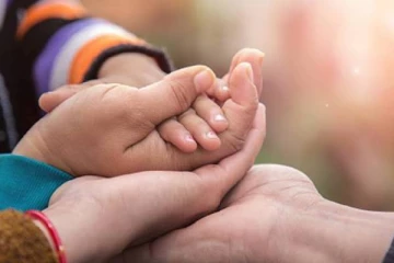 ஐரோப்பாவின் இந்த நாட்டவர்கள் இனி வெளிநாட்டில் இருந்து குழந்தைகளை தத்தெடுக்க முடியாது