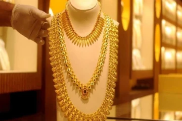 அதிரடியாக விலை குறைந்த தங்கம் விலை - மக்கள் ஹேப்பி!