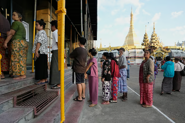 மியான்மார் தேர்தலில் இராணுவ ஆதரவு கட்சி முன்னிலை | Myanmar Pro Military Party Claims Huge Lead
