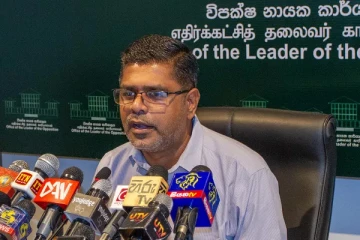 நாட்டை முடக்கும் தீர்மானம் அரசாங்கத்திற்கு இல்லை! - முஜிபுர் ரஹ்மான்