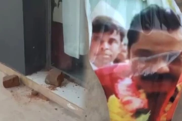 பொதுஜன பெரமுன அலுவலகத்தில் மேற்கொள்ளப்பட்ட தாக்குதல் :கிழித்து வீசப்பட்ட மகிந்த சுவரொட்டிகள் (Photos)