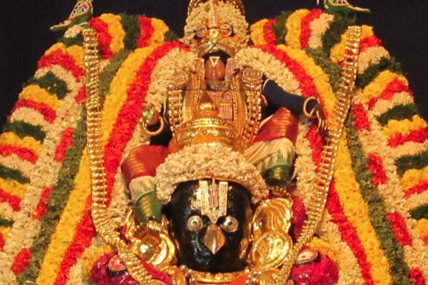 உங்கள் வீட்டை அடிக்கடி கருடன் வட்டமிடுகிறதா? இது தான் காரணமாம் | Karuda Bagavan Karudazhvar Worship In Tamil