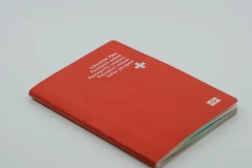 சுவிஸ் குடியுரிமை: சில முக்கியமான கேள்விகளும் பதில்களும்