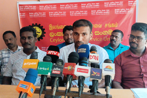 ஆசிரியர்களின் இடமாற்ற போராட்டம்: முன்வைக்கப்பட்டுள்ள குற்றச்சாட்டு | Teachers Are Protesting For Transfer