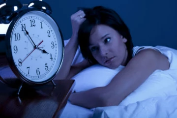 காலை எழுந்ததும் இந்த விடயங்களைப் பார்க்காதீங்க... பண பற்றாக்குறை ஏற்படுமாம்