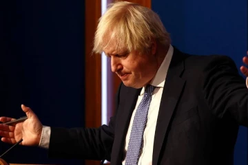 முழு மனதுடன் மன்னிப்பு கேட்ட  பிரிட்டன் பிரதமர்!