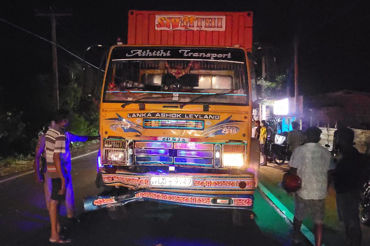 யாழில் இரவில் நேர்ந்த கோர விபத்து ; நடுவீதியில் பறிபோன உயர் | Night Accident Reported In Jaffna