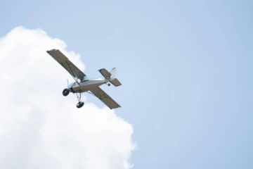 மெக்சிகோவில் விமானம் ஒன்று தரையில் விழுந்து நொறுங்கியதில் மூவர் பலி